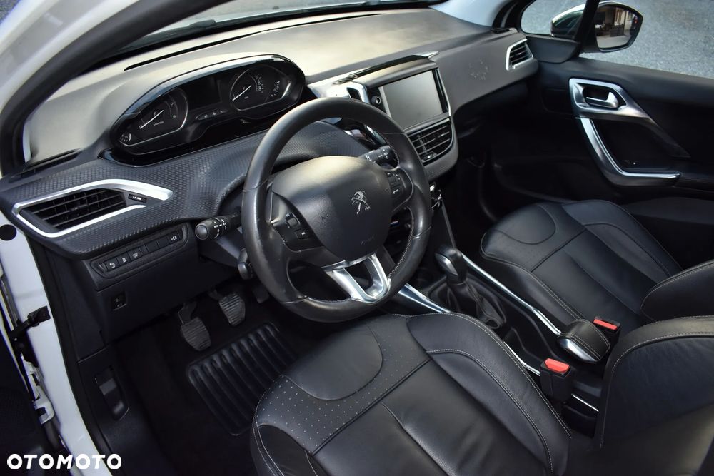 Peugeot 2008 BlueHDi 100 STOP & START Style - 24