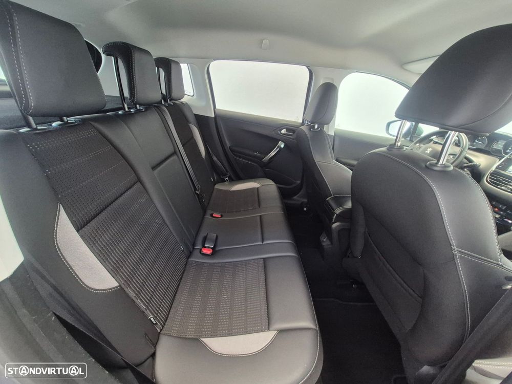 Peugeot 2008 1.2 PureTech Allure - 25
