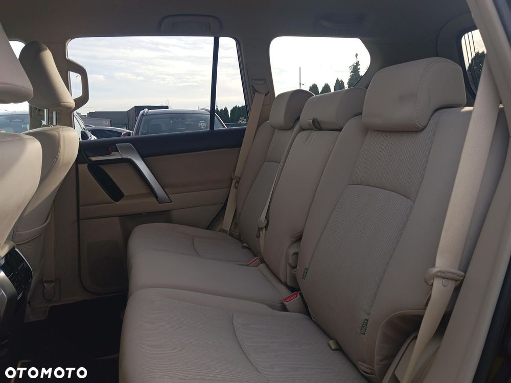 Toyota Land Cruiser - 16