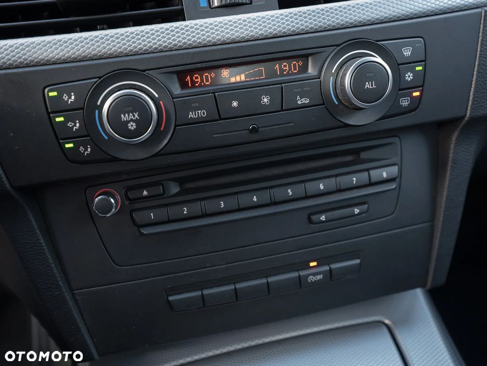 BMW Seria 3 318i Edition Sport - 33