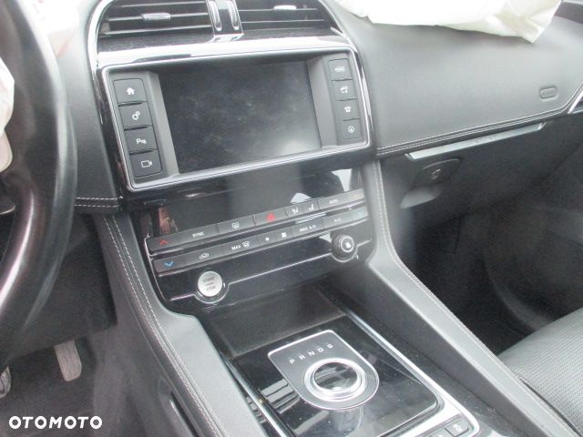 Jaguar F-Pace 20d AWD R-Sport - 13