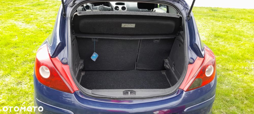 Opel Corsa 1.2 16V Essentia - 11