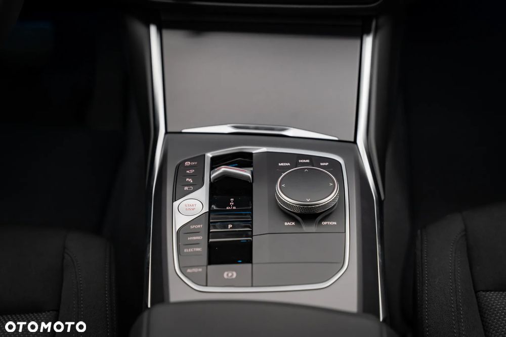 BMW Seria 3 330e PHEV xDrive - 33