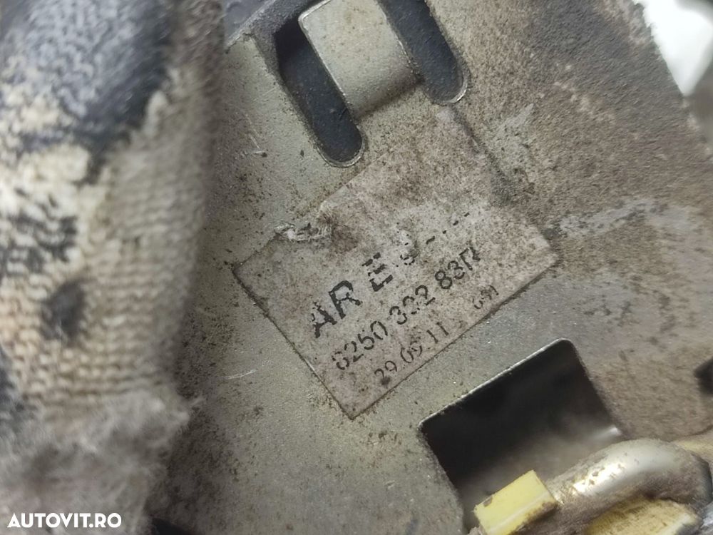 Broasca stanga spate 825030283R Dacia Duster 1 [2010 - 2013] - 3