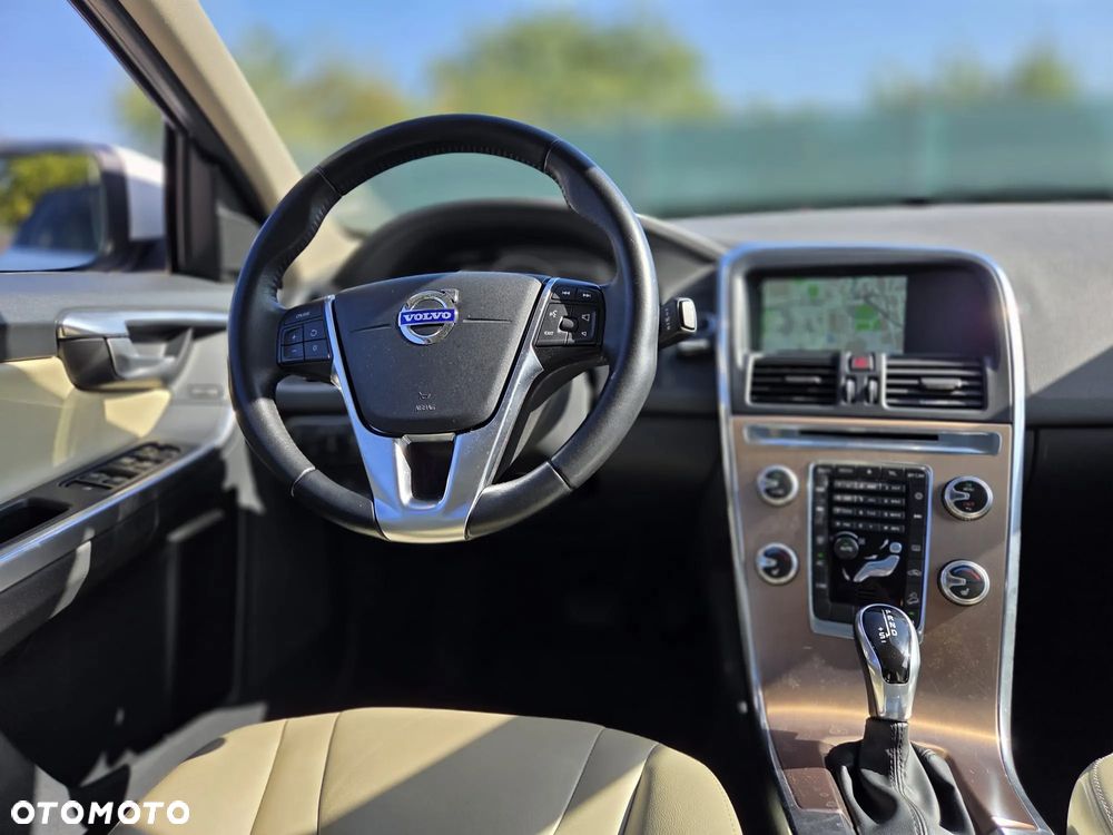 Volvo XC 60 D5 AWD Momentum - 6