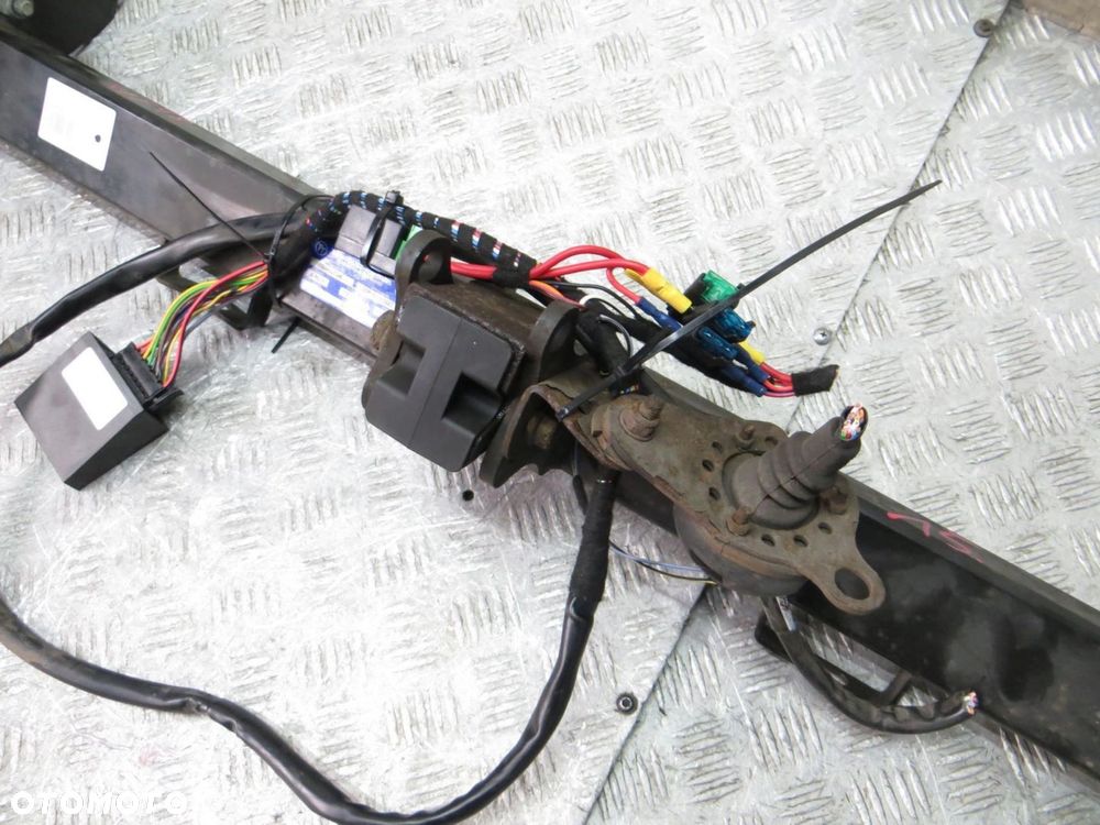 BMW X1 F48 HAK HOLOWNICZY 14- - 8