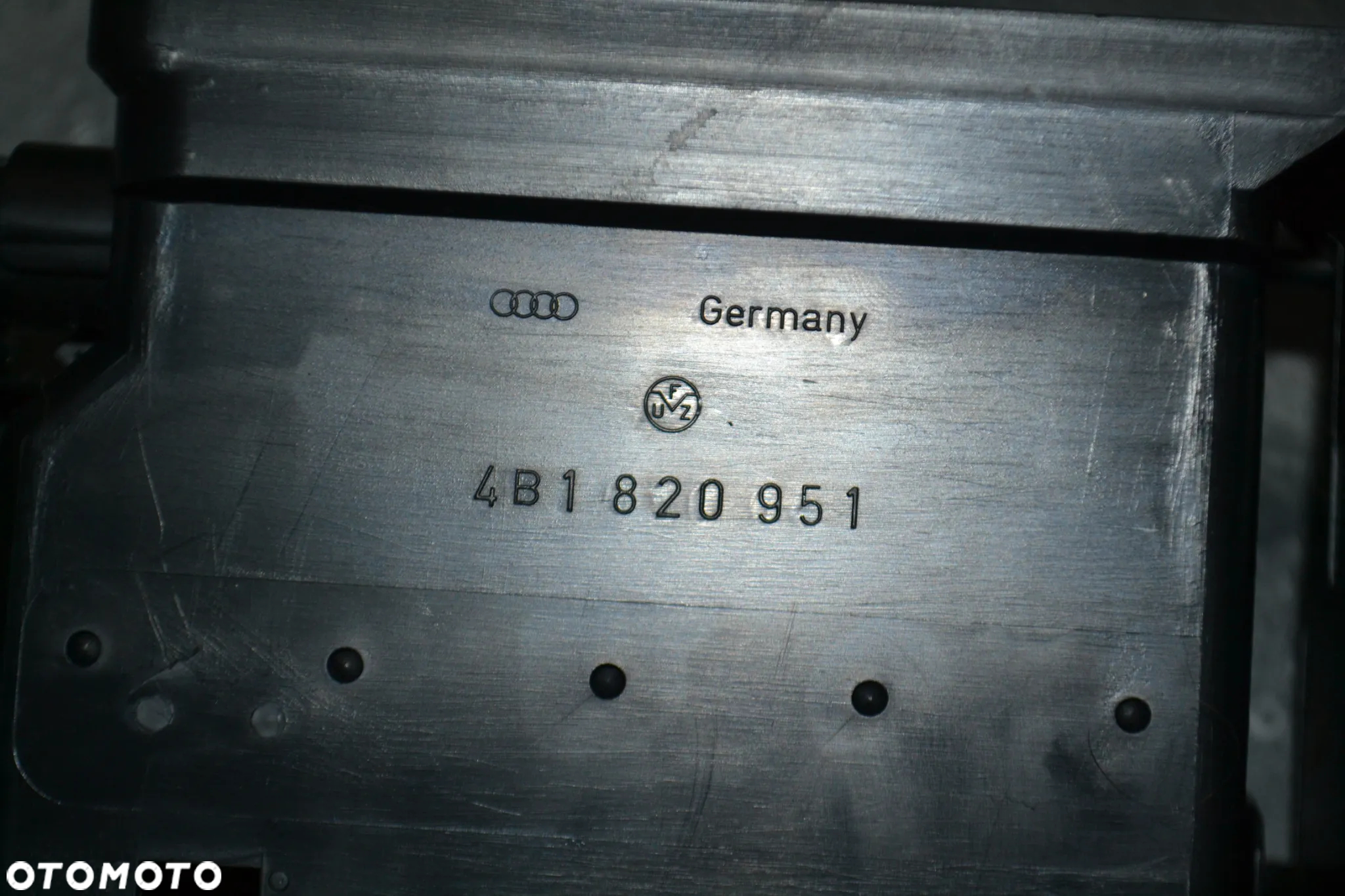 AUDI A6 C5 KRATKA NAWIEWU ŚRODKOWA 4B1820951 - 2