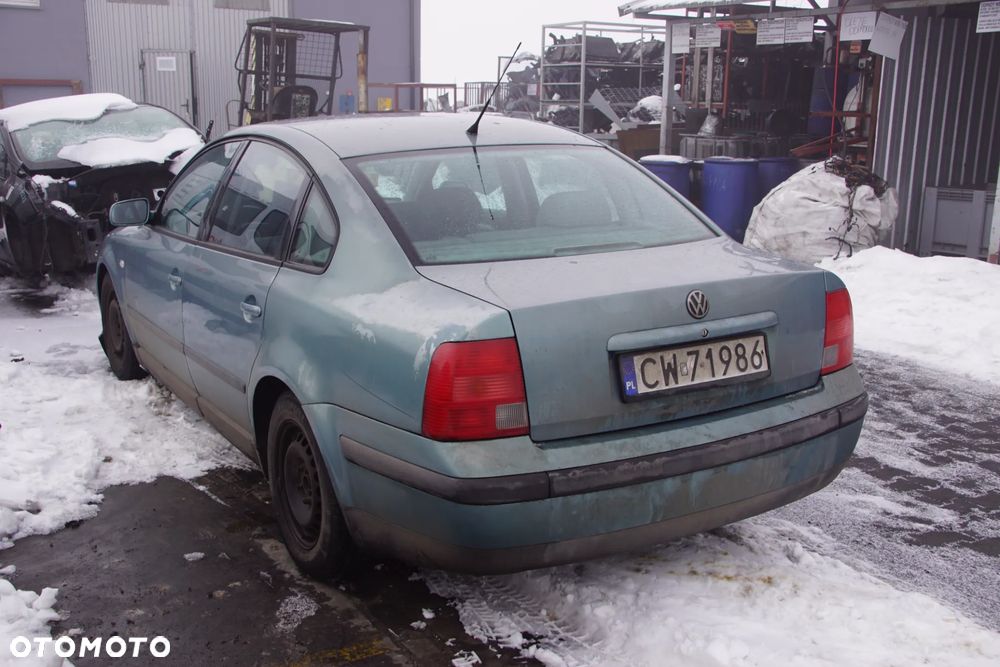 Auto na części - VW Passat B5 1.8 20V 125 KM ADR DHZ LB6N 1998R Skrzynia Drzwi Maska Klapa Zderzak Błotnik Lampa Klamka Lusterko Szyba Deska Kokpit Sterownik Moduł Czujnik Licznik Panel Kierownica - 6