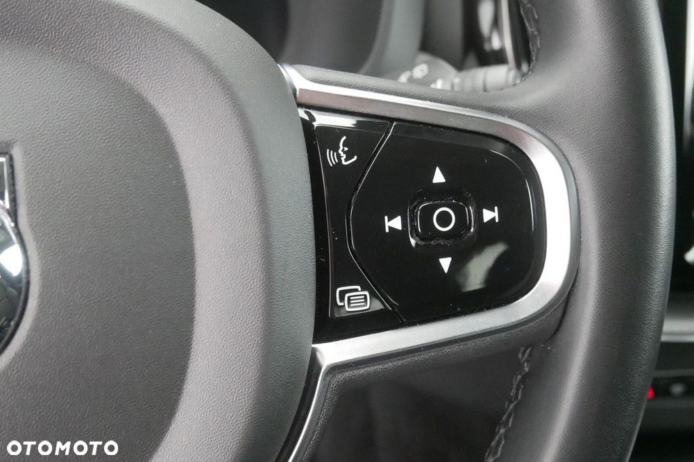 Volvo XC 60 B4 D Plus Dark - 26