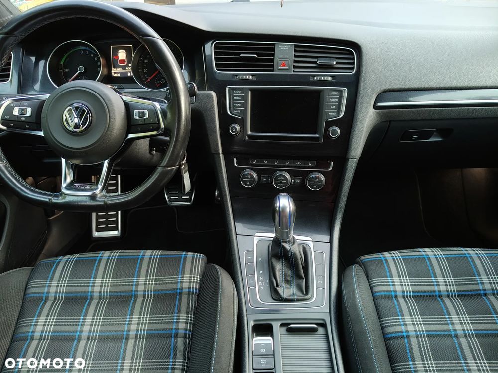 Volkswagen Golf - 28