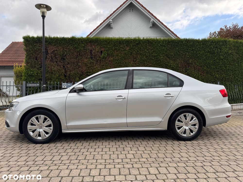 Volkswagen Jetta - 5