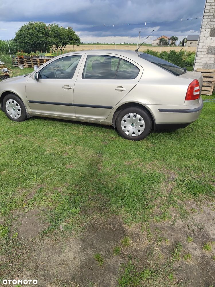Skoda Octavia 1.6 Ambiente - 5