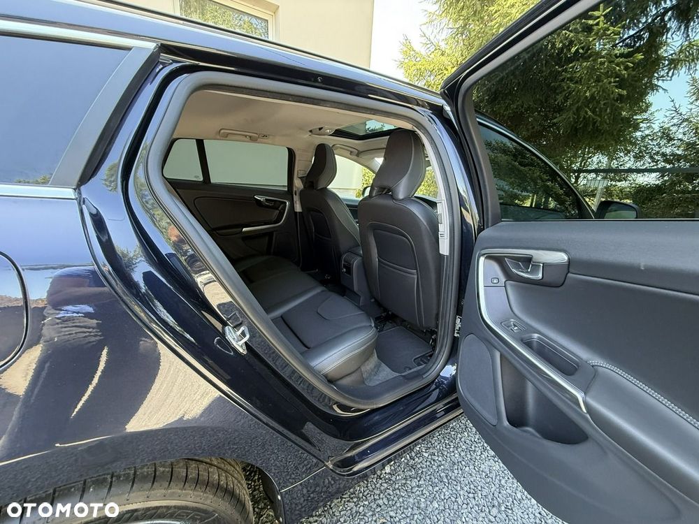 Volvo V60 T3 Geartronic Momentum - 25