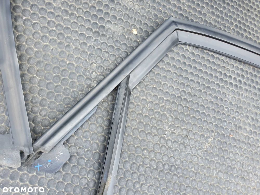 Ramka Uszczelka Szyby Drzwi Prowadnica Guma AUDI A4 B8 Sedan Kombi - 14