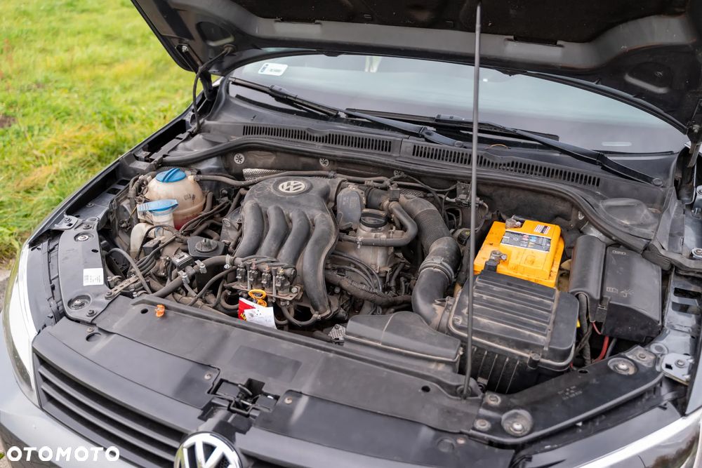 Volkswagen Jetta 2.0 Base - 2
