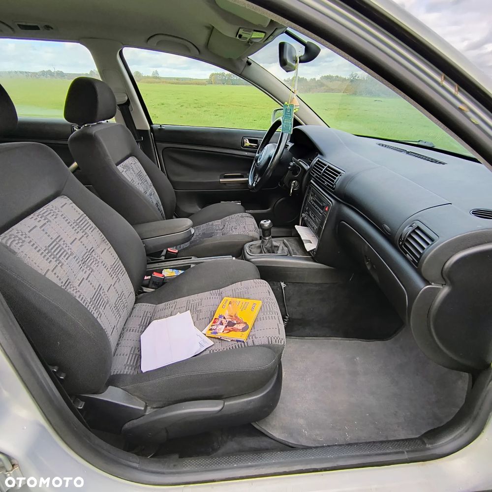 Volkswagen Passat 2.3 V5 Comfortline - 8