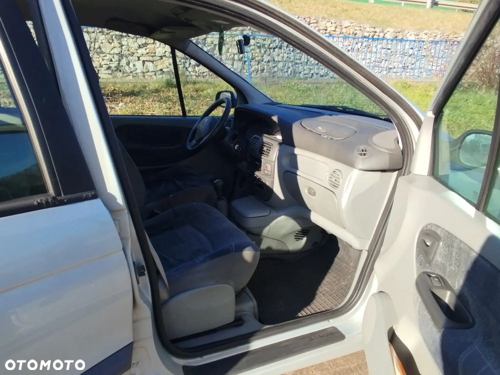 Renault Scenic 1.6 16V EXpression - 7