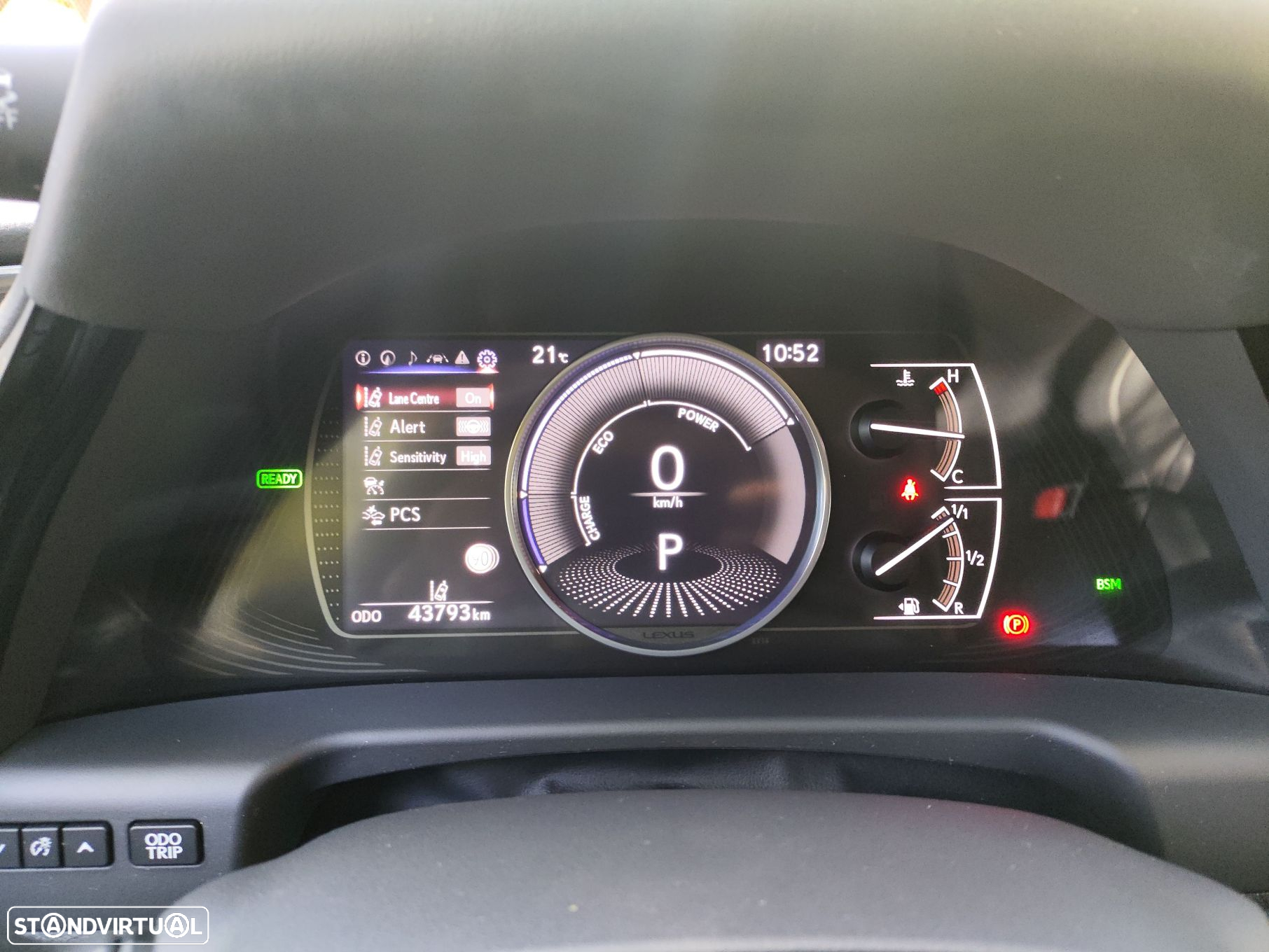 Lexus ES 300h Special Edition - 27
