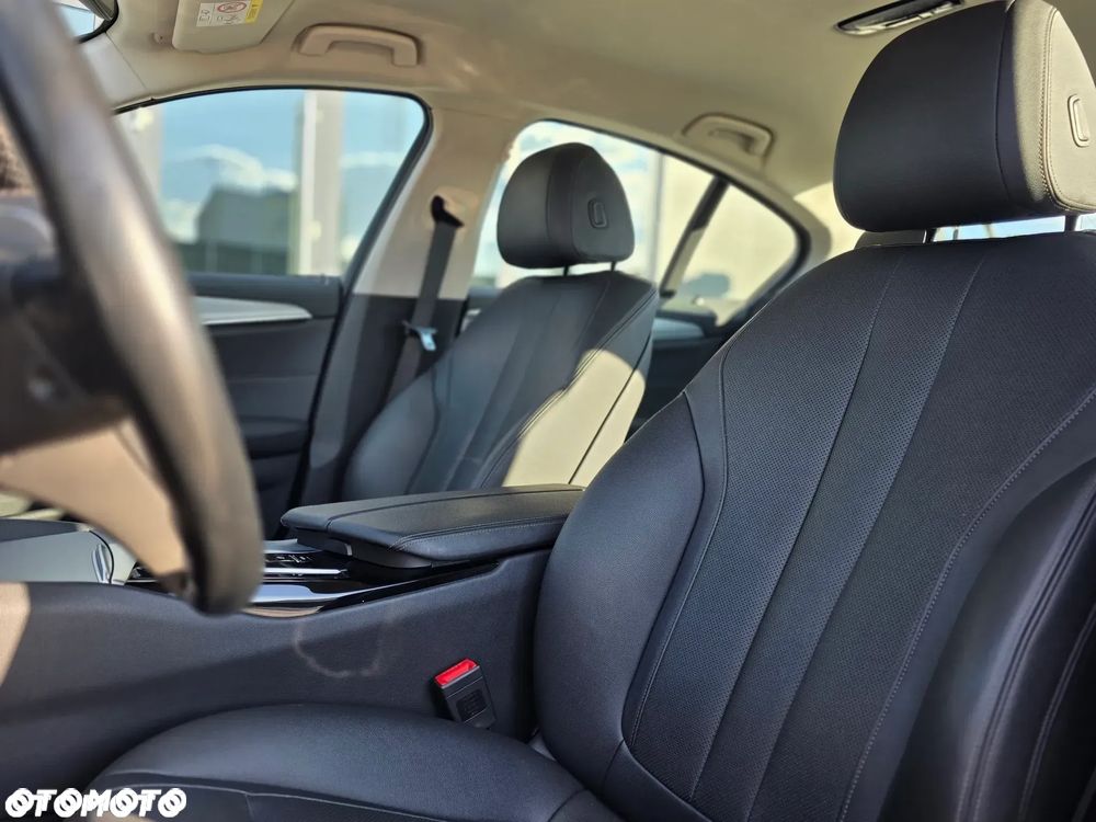 BMW Seria 5 520i GPF Business Edition sport - 26