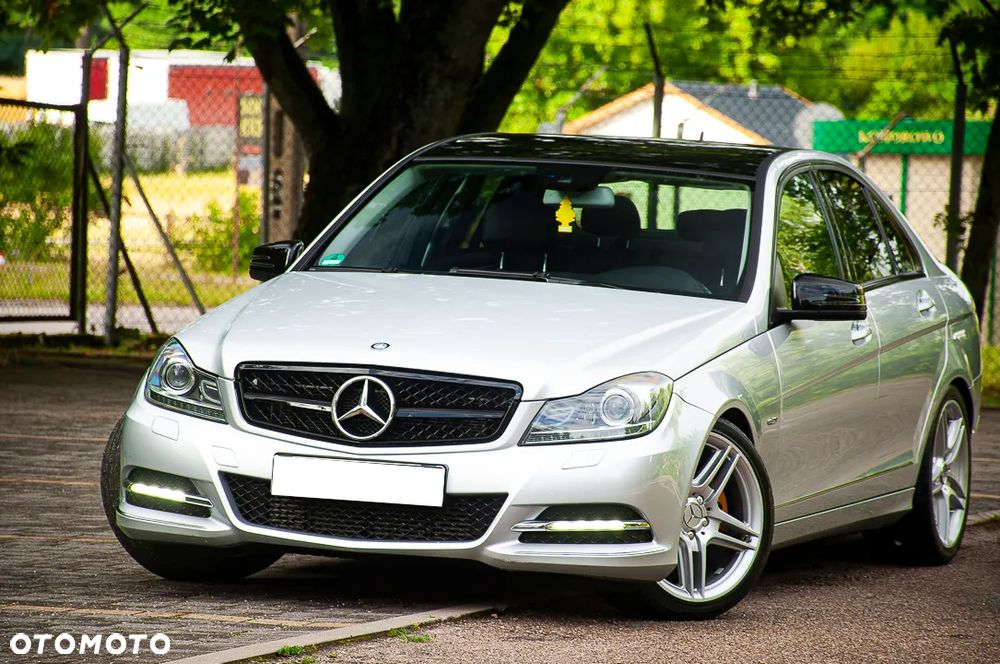 Mercedes-Benz Klasa C 250 CGI BlueEff Avantgarde - 4