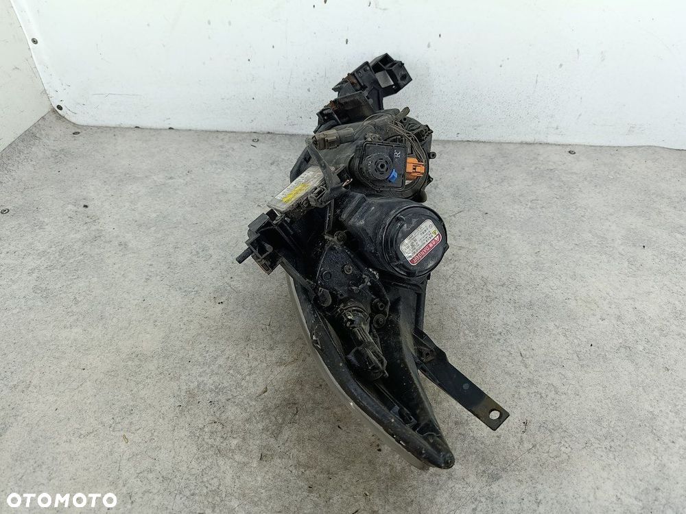 LAMPA PRZÓD PRAWA XENON MAZDA 5 I C235-51030 P5117R  STANLEY - 10