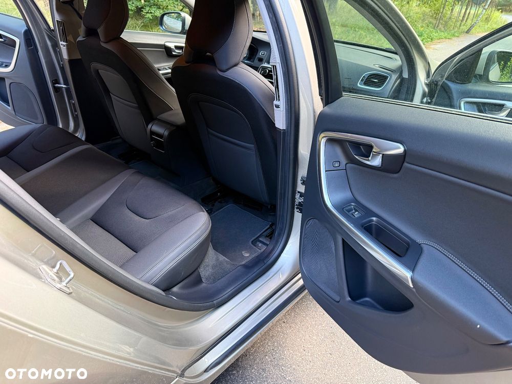 Volvo V60 D3 Momentum - 9