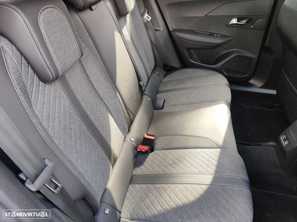 Peugeot 2008 1.2 PureTech Allure EAT8 - 10