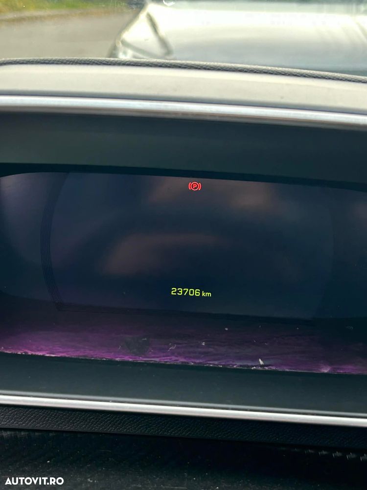 Peugeot 2008 1.2 L PureTech STT Allure - 8