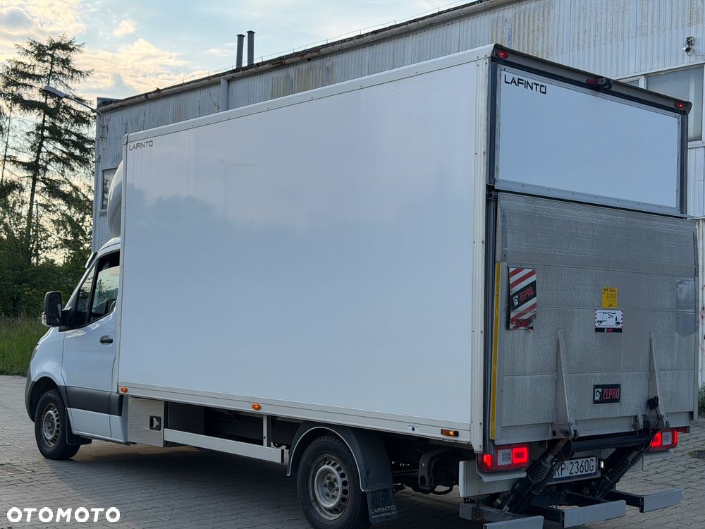 Mercedes-Benz SPRINTER 907 - 17