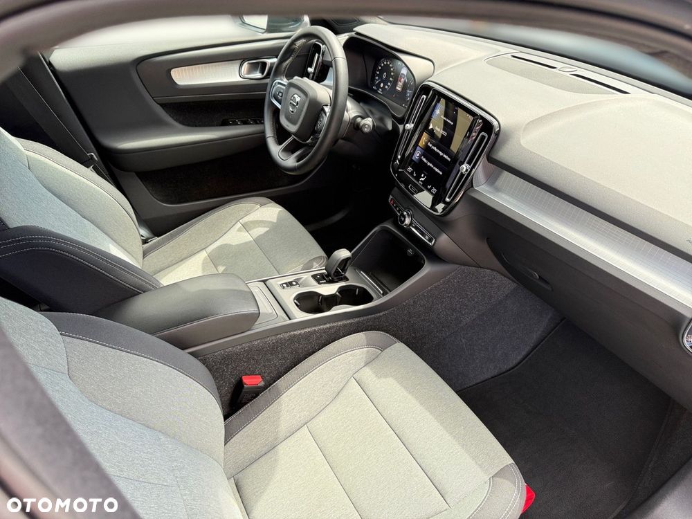 Volvo XC 40 - 25