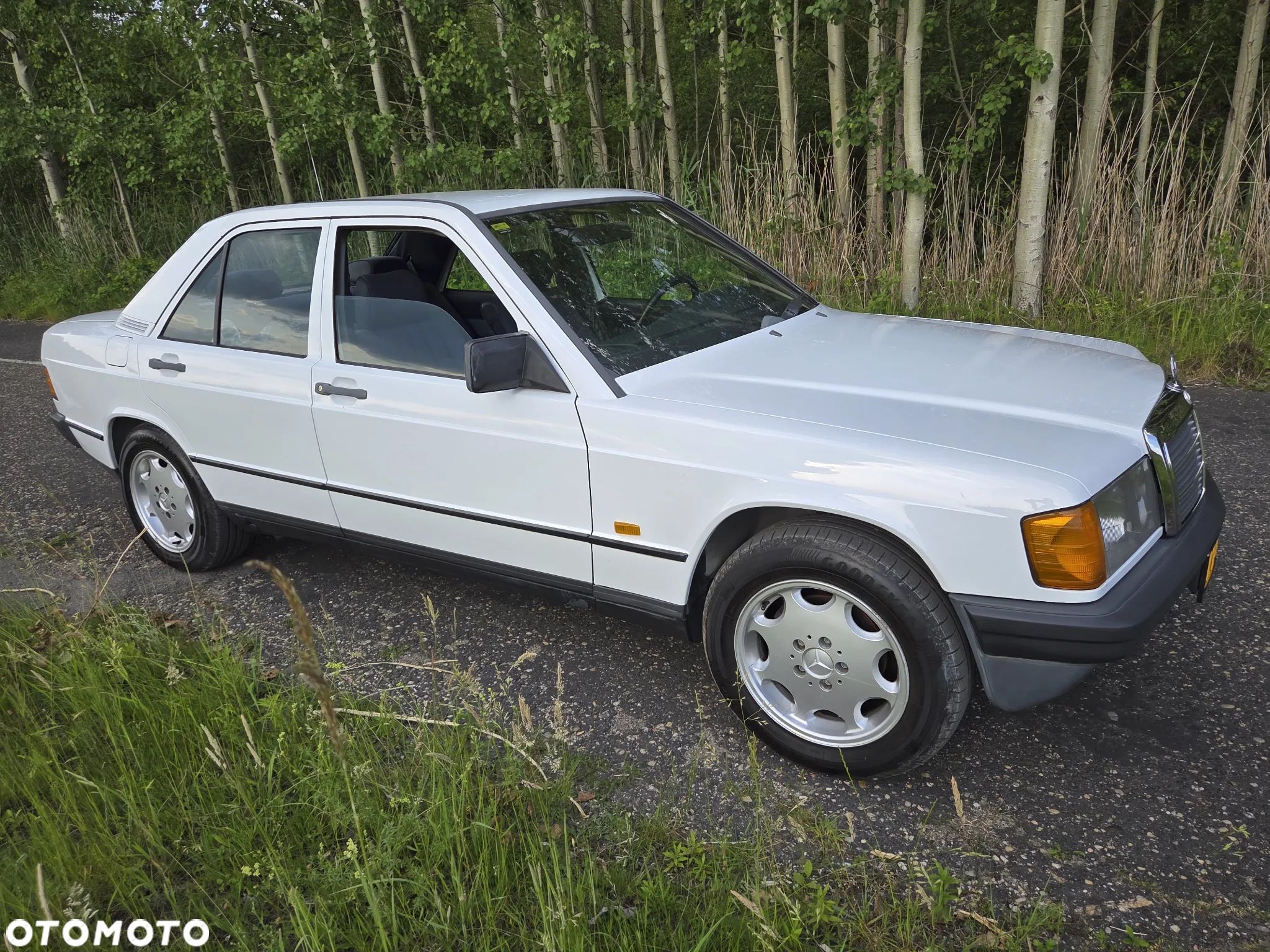 Mercedes-Benz W201 (190) - 1