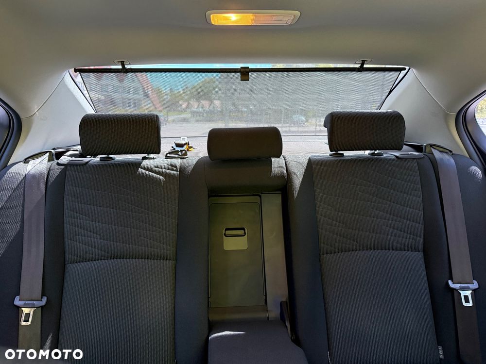 Toyota Avensis 2.0 Executive - 17