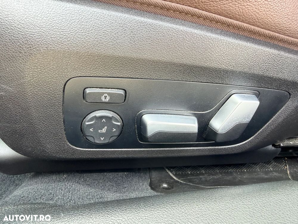 BMW Seria 3 330i xDrive Aut. - 34