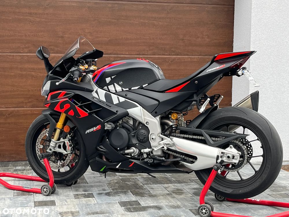 Aprilia RSV - 16