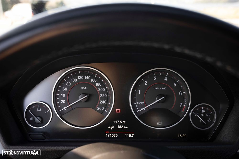 BMW 330 e iPerformance Pack M - 16