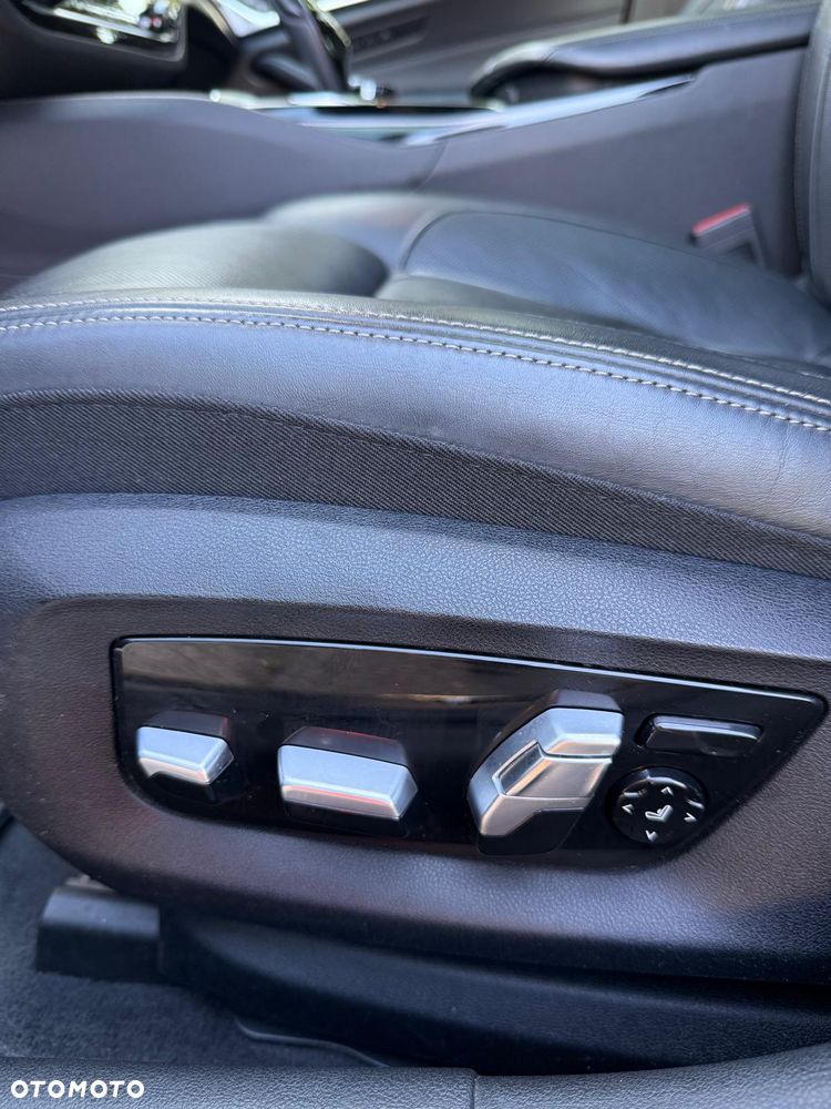 BMW Seria 5 M550i xDrive - 12