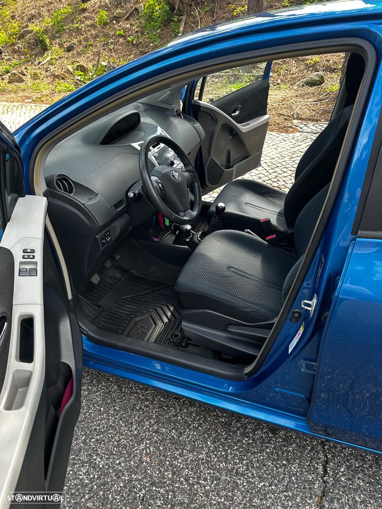 Toyota Yaris 1.0 VVT-i Sport - 25