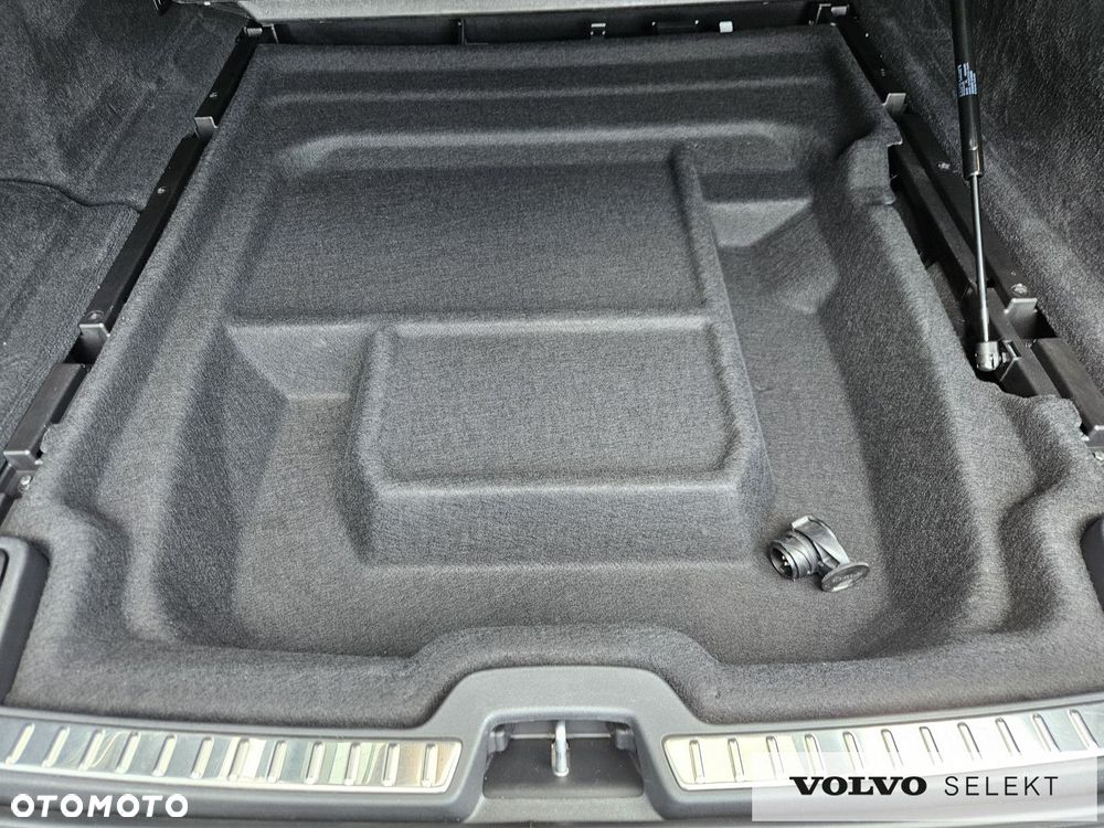 Volvo V90 Cross Country - 34