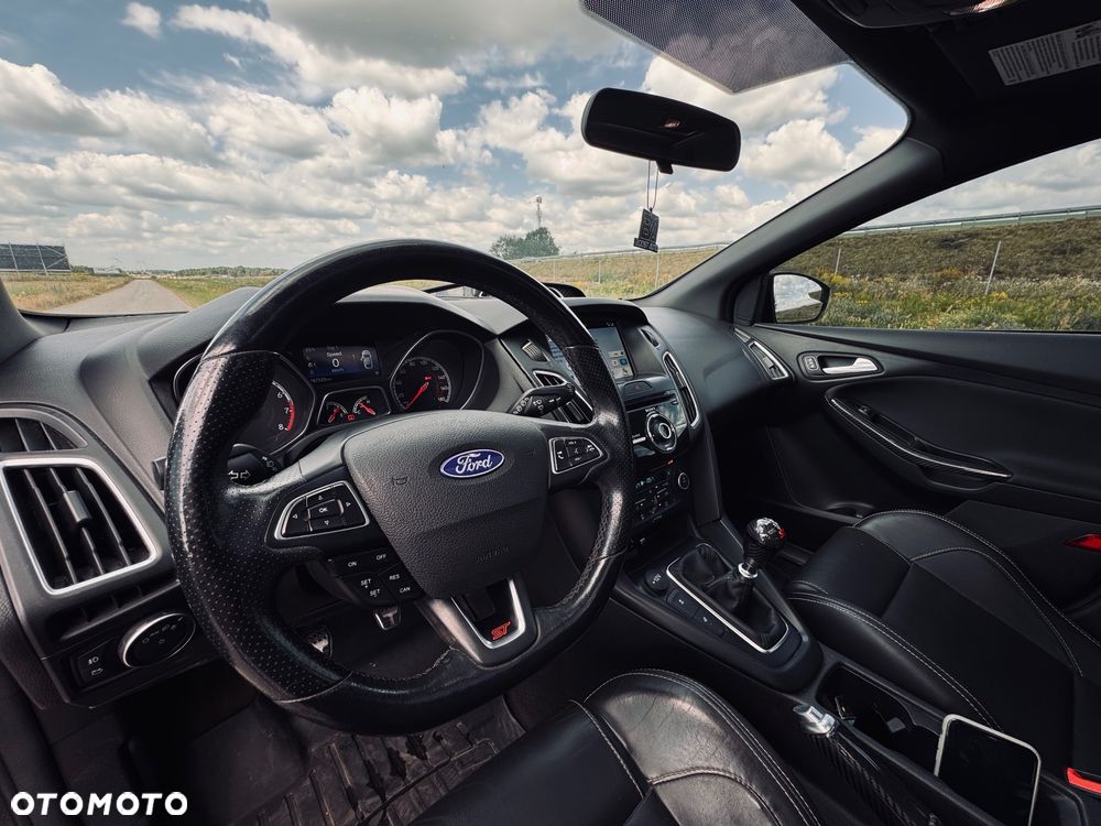 Ford Focus 2.0 EcoBoost ST mit Leder-Sport-Paket - 11