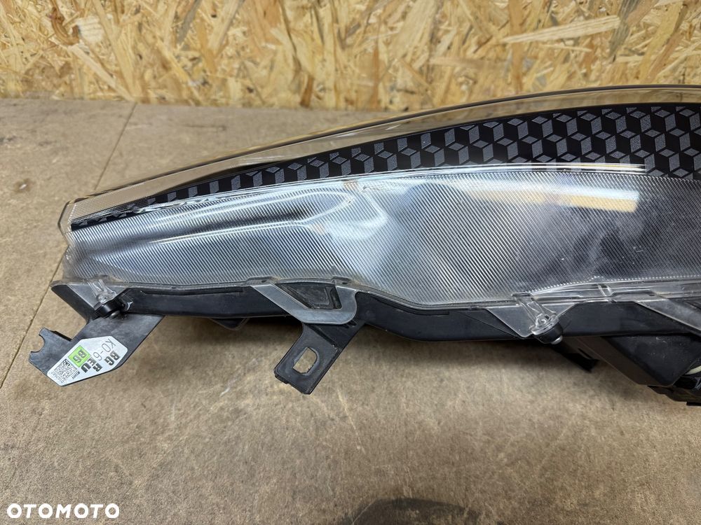 TOYOTA YARIS IV 2020- LAMPA PRAWY PRZÓD ZWYKŁA SOCZEWKA KOITO K0-6 EU - 10