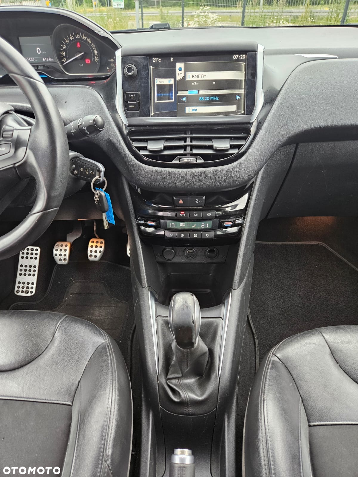 Peugeot 208 1.6 BlueHDi Allure S&S - 13