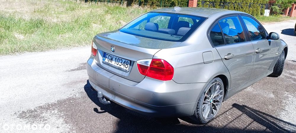 BMW Seria 3 318i - 4
