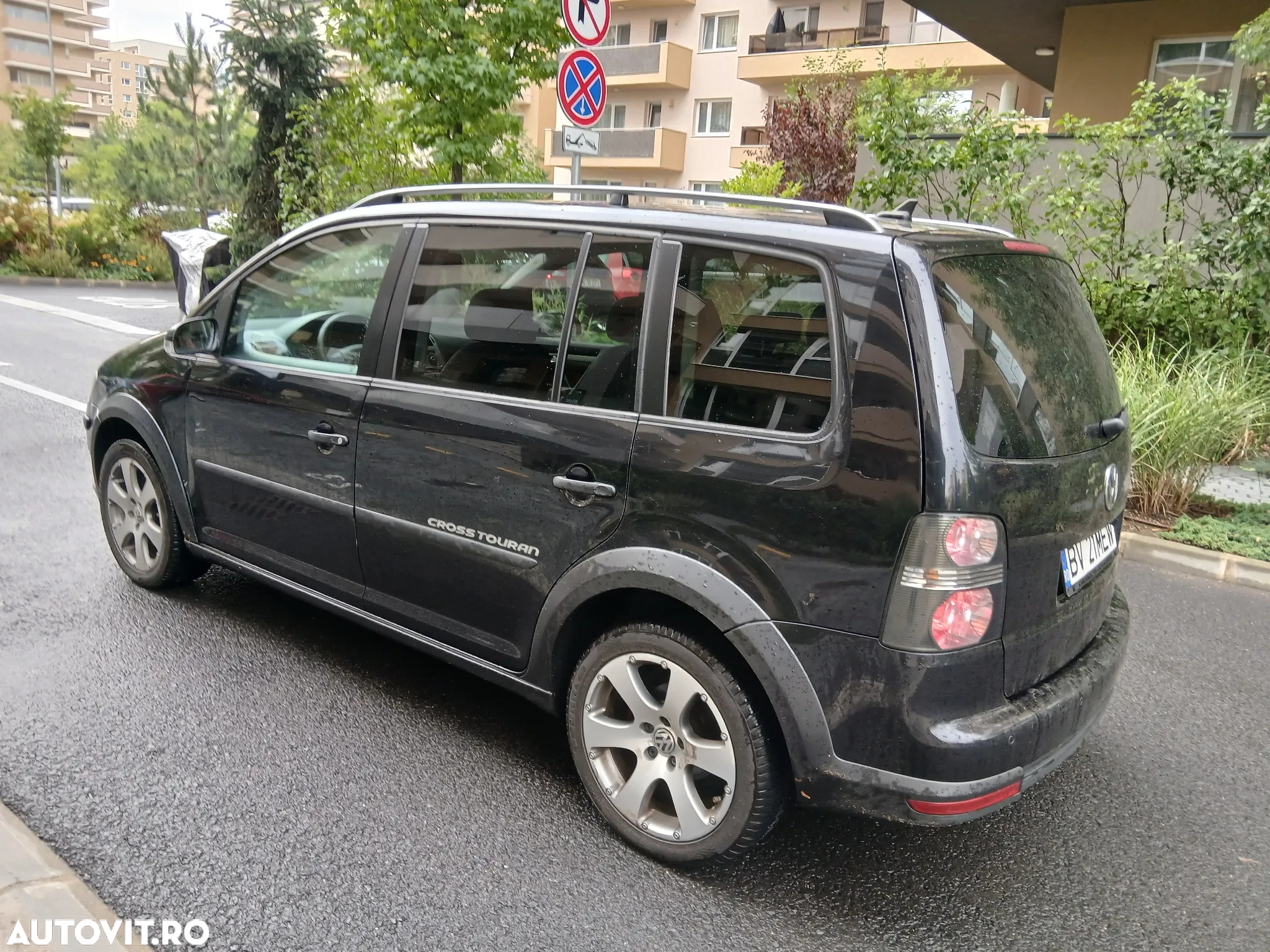 Volkswagen Touran 2.0 TDI DPF DSG Cross - 3