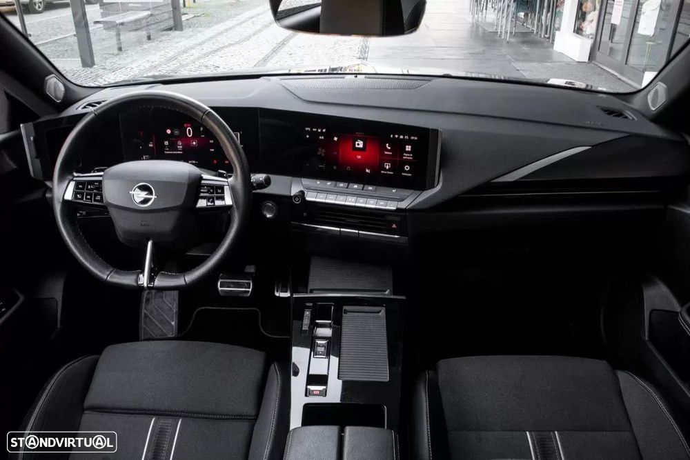 Opel Astra Sports Tourer - 32