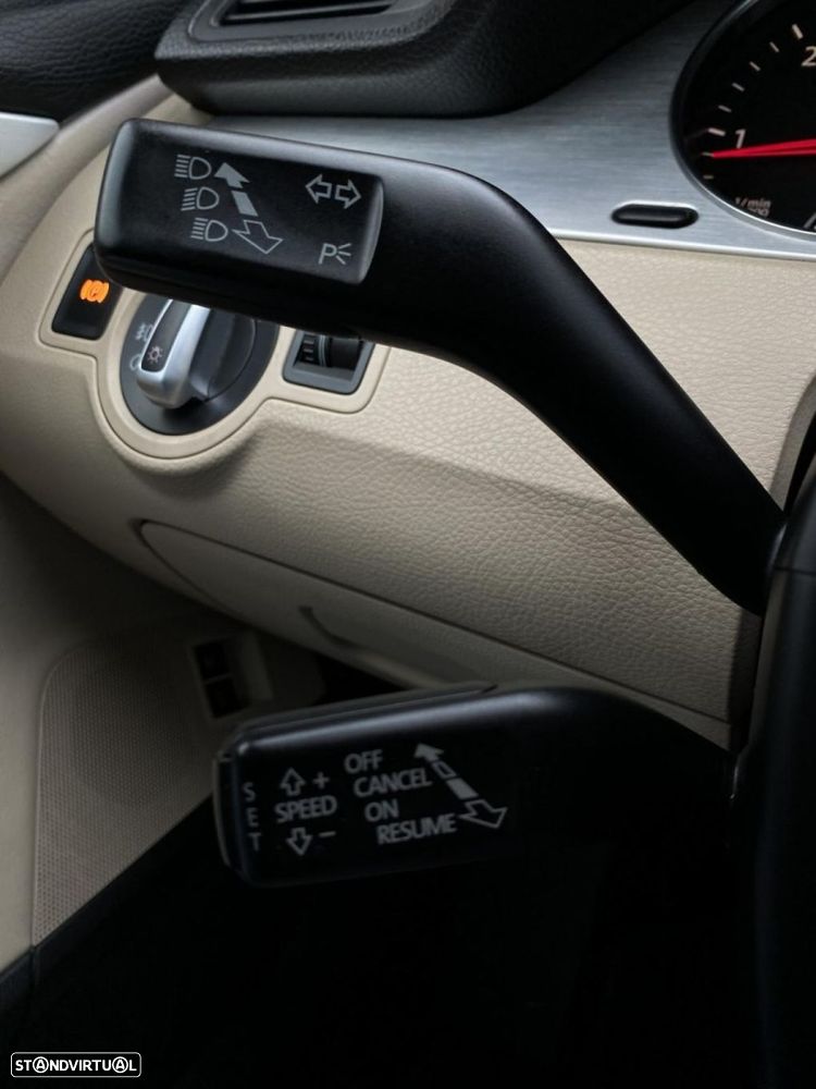 VW Passat CC 2.0 TDi BlueMotion DSG - 14