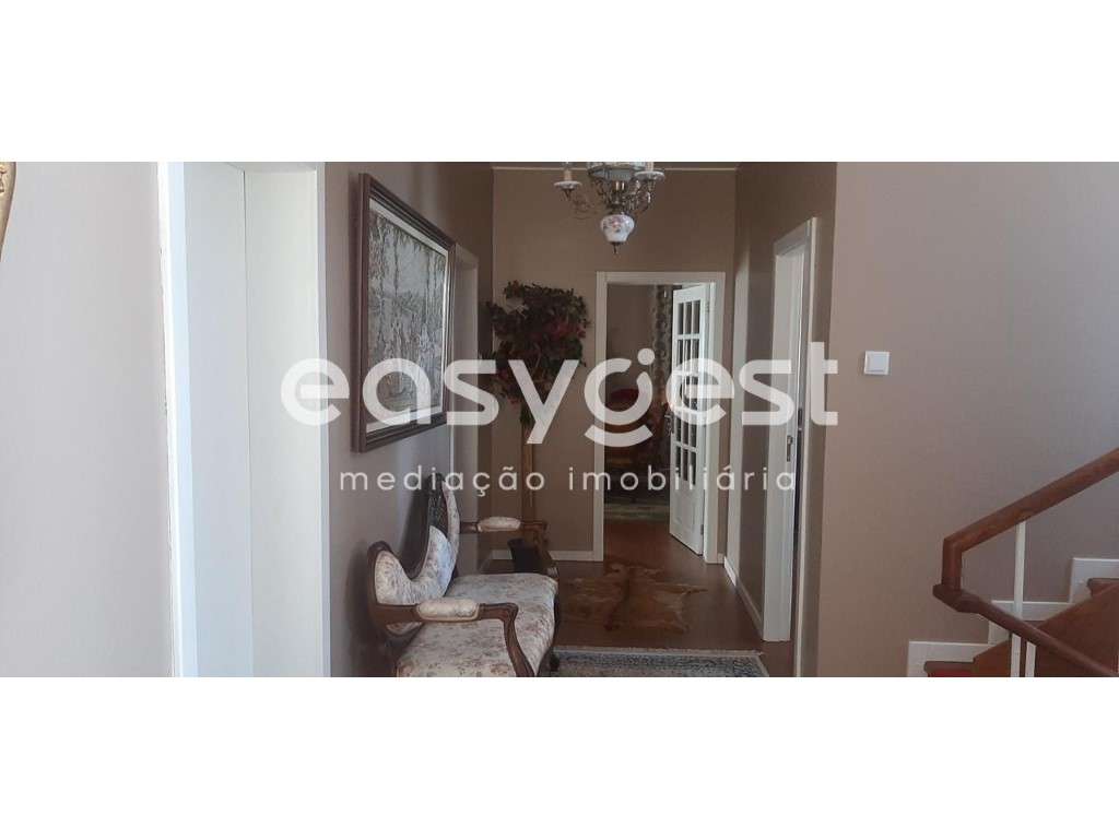 Magnífica Moradia com cinco assoalhadas e piscina em Torre de Moncorvo - Grande imagem: 2/15