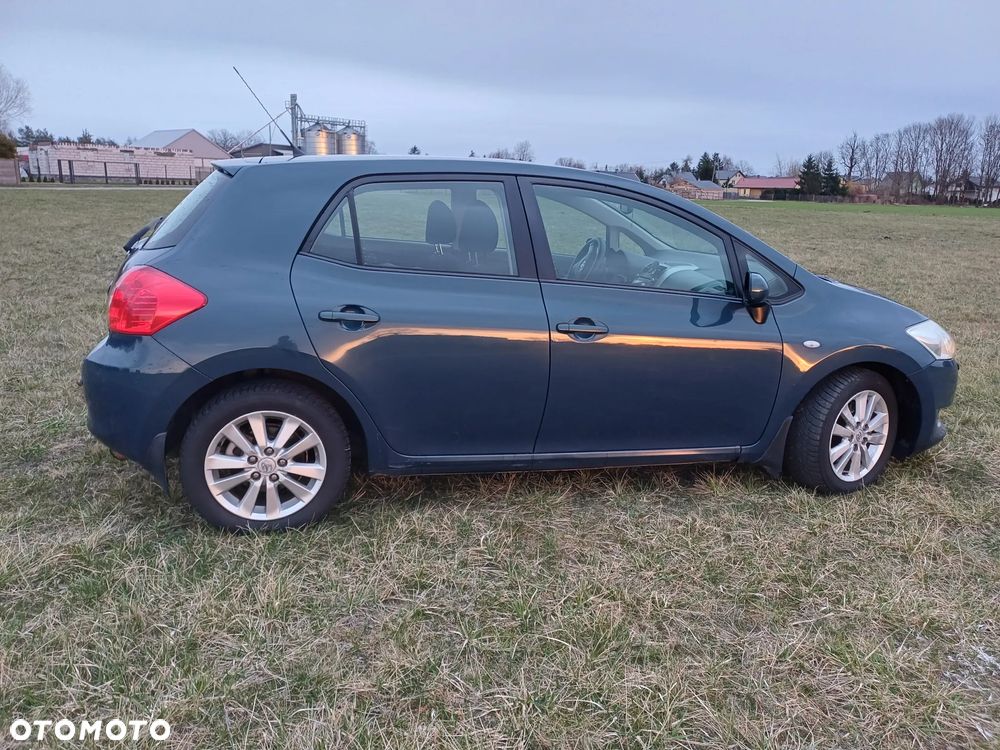 Toyota Auris 2.0 D-4D Sol - 2