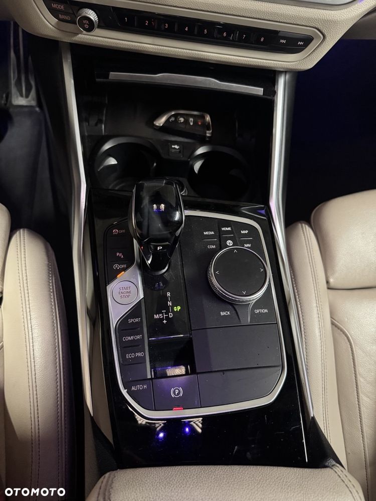 BMW Seria 3 330i xDrive - 14