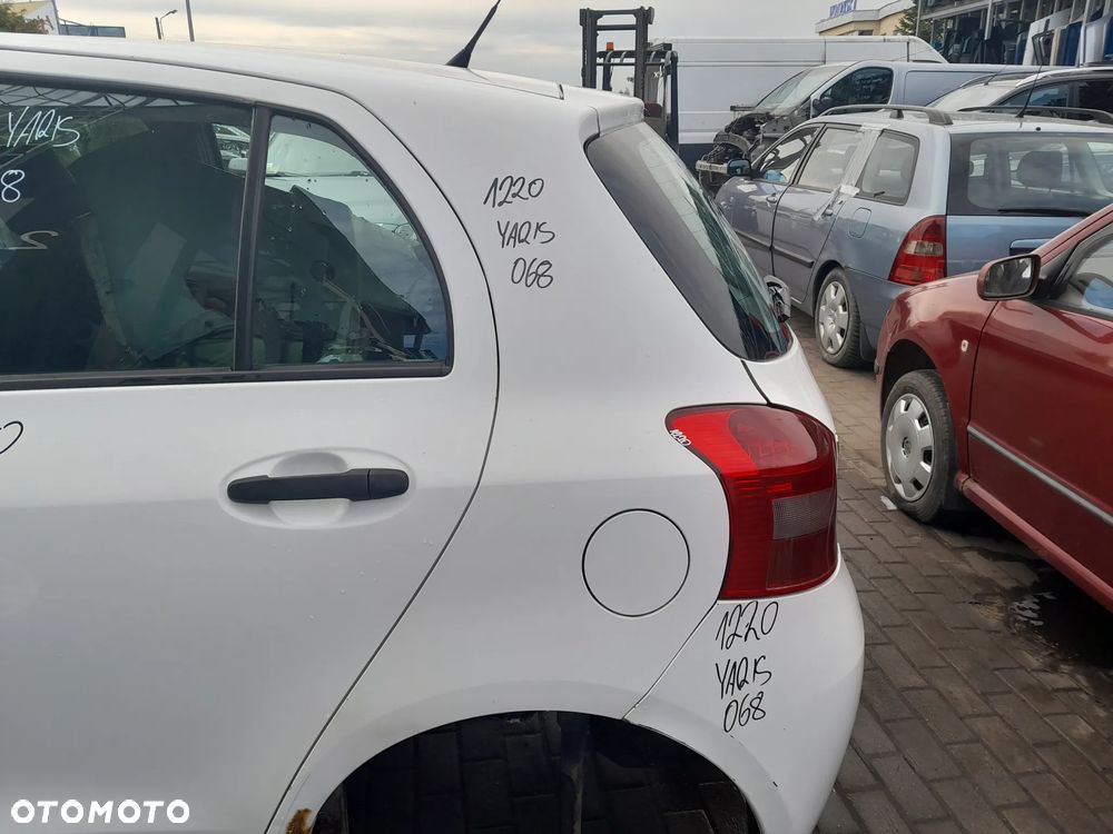 TOYOTA YARIS II BŁOTNIK LEWY TYLNY LEWY TYŁ ĆWIARA ĆWIARTKA  KOLOR: 068 - 1