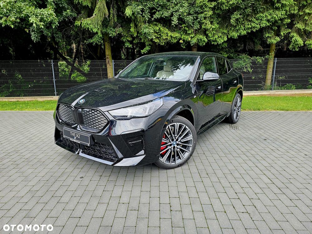 BMW iX2 eDrive20 66.5kWh M Sport - 10